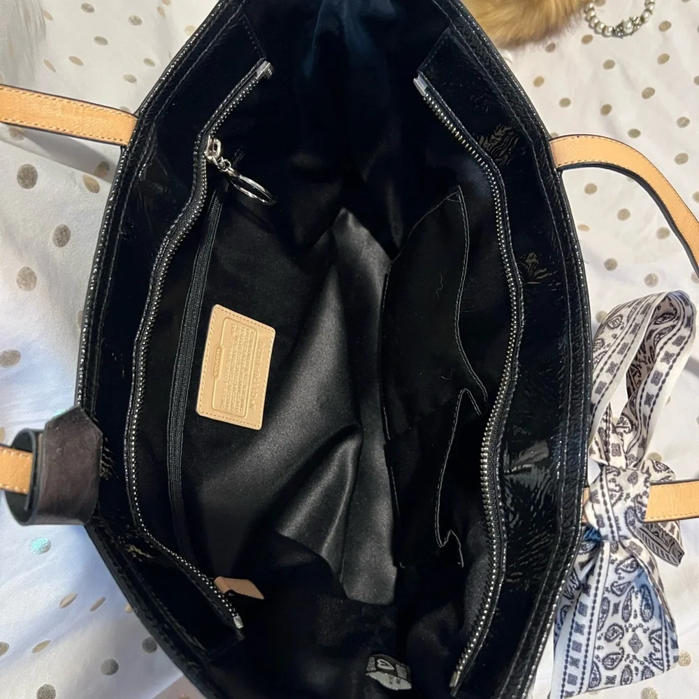 Coach 2011 POPPY Liquid Gloss Patent Leather Signature C Cloth Purse Tote
